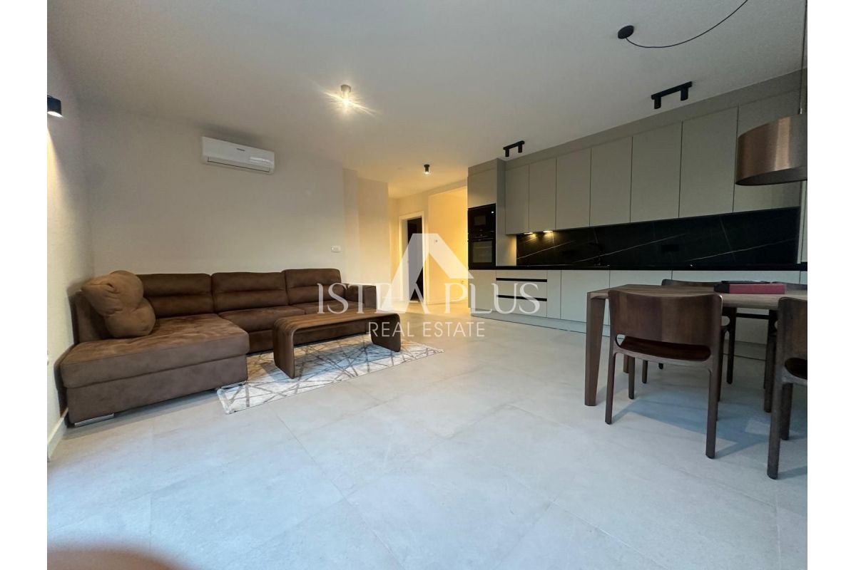 Tar-Vabriga, Appartamento al piano terra a 800m dal mare - nuova costruzione - arredato - giardino