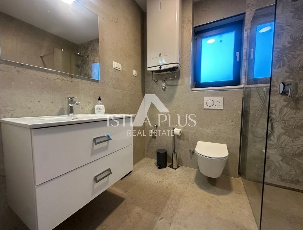 Tar-Vabriga, Appartamento al piano terra a 800m dal mare - nuova costruzione - arredato - giardino