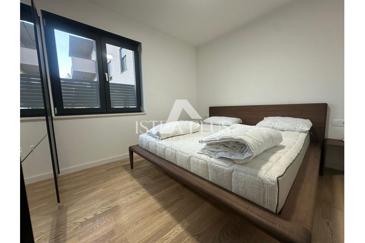 Tar-Vabriga, Appartamento al piano terra a 800m dal mare - nuova costruzione - arredato - giardino