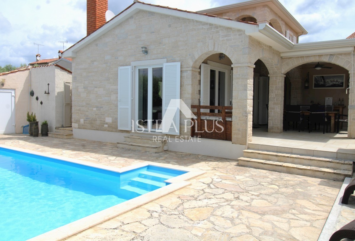 Istria, Parenzo Bella casa indipendente in pietra con piscina a 7 km da Parenzo