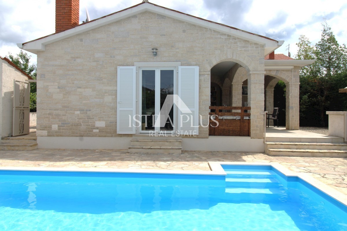 Istria, Parenzo Bella casa indipendente in pietra con piscina a 7 km da Parenzo