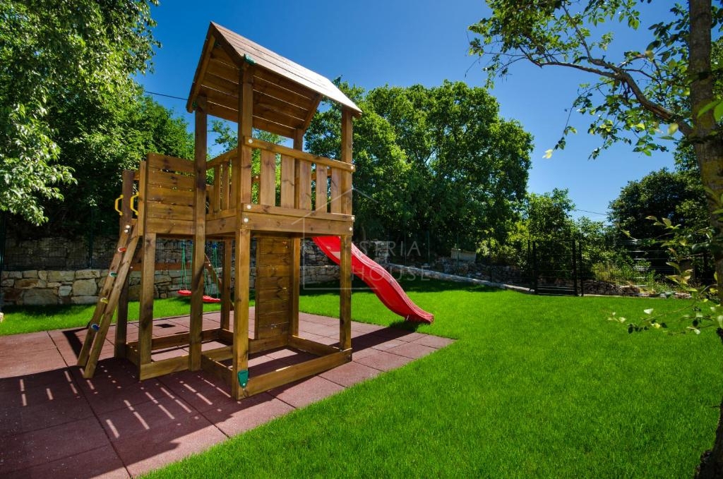 Rovigno, dintorni, villa in pietra con piscina