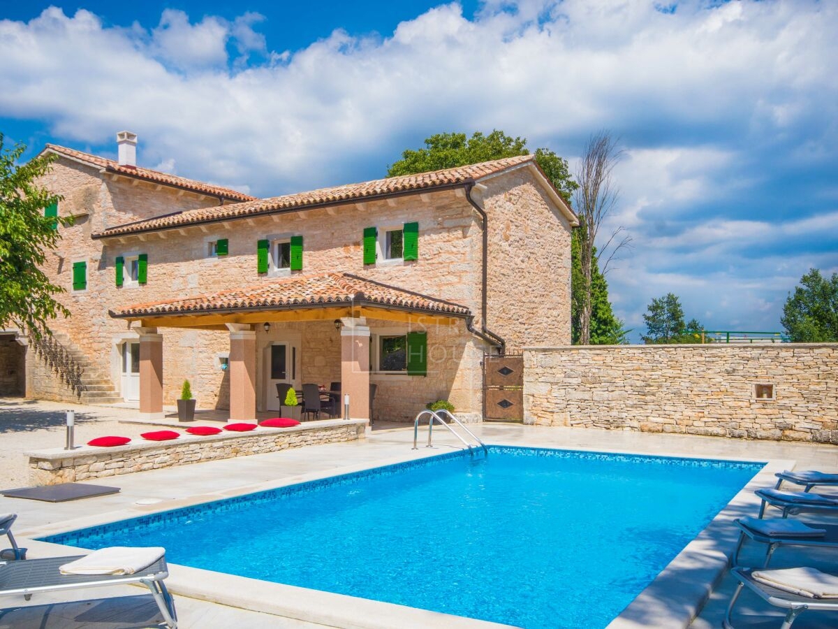 Rovigno, dintorni, casa istriana ristrutturata con piscina