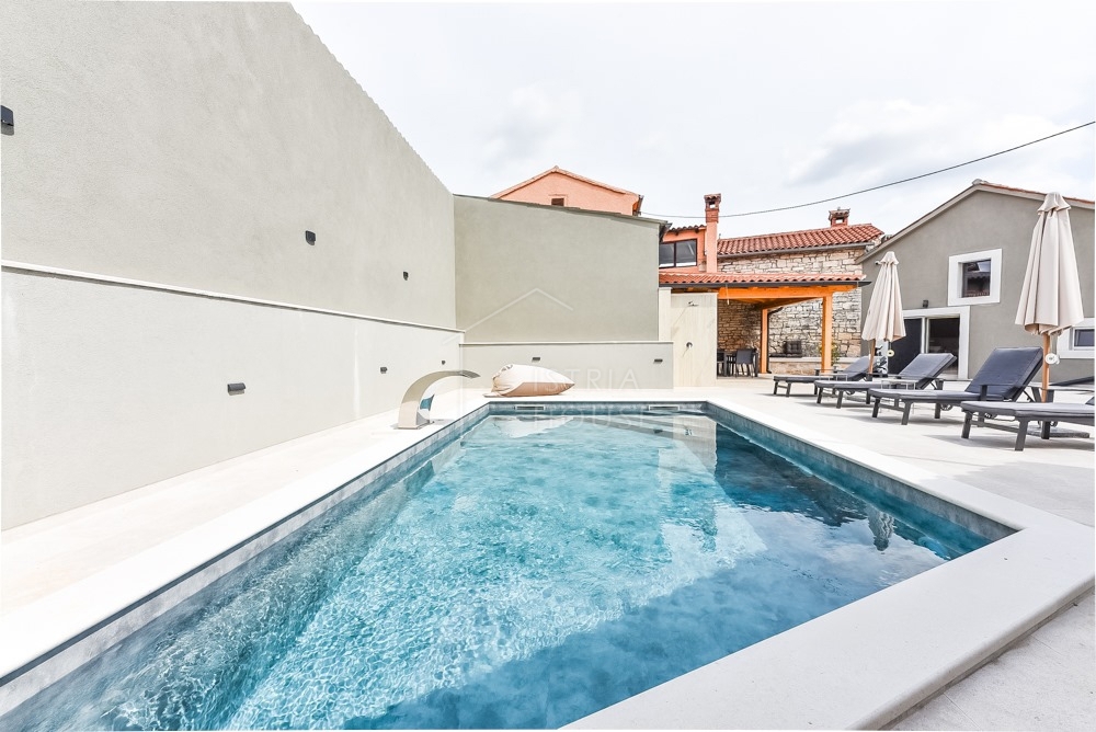 Svetvinčenat, dintorni, casa antica modernamente ristrutturata con piscina