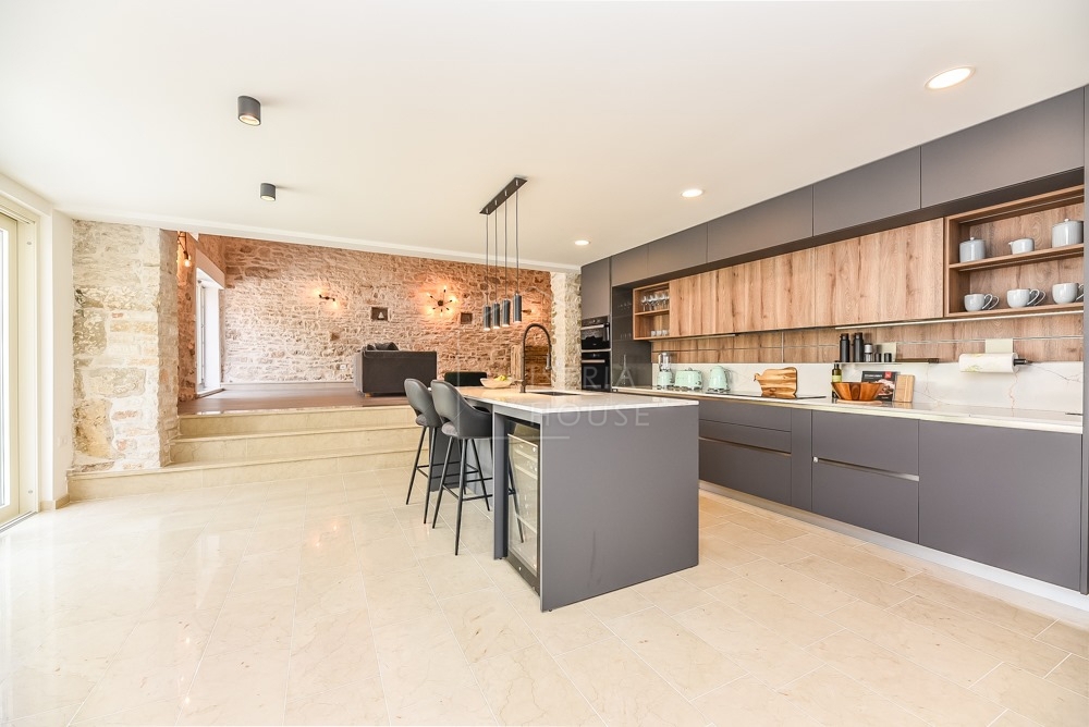 Svetvinčenat, dintorni, casa antica modernamente ristrutturata con piscina