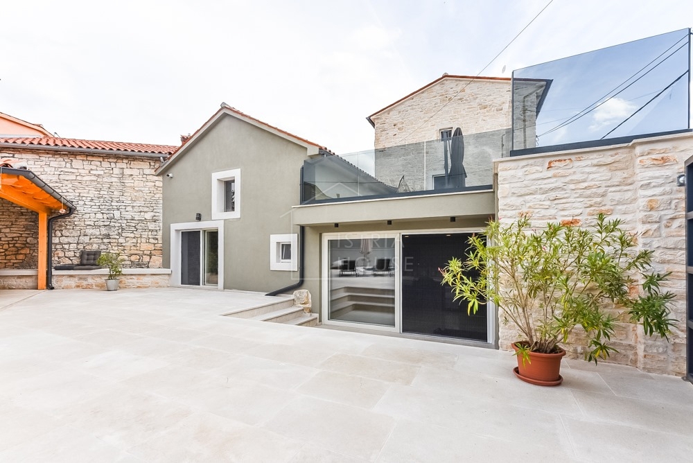 Svetvinčenat, dintorni, casa antica modernamente ristrutturata con piscina