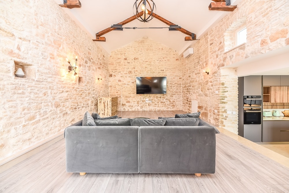 Svetvinčenat, dintorni, casa antica modernamente ristrutturata con piscina