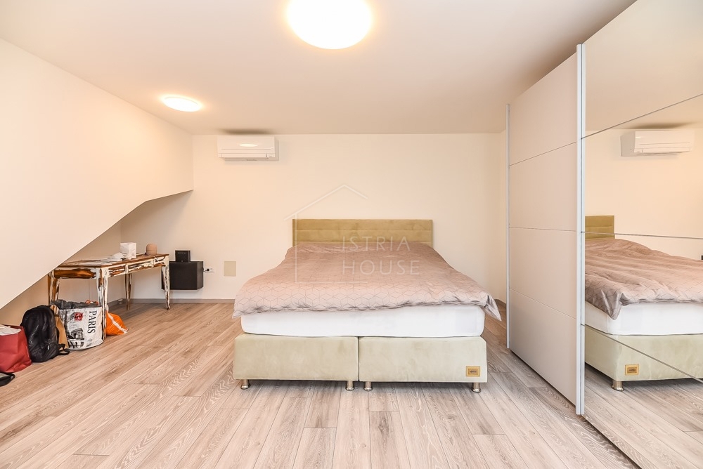 Svetvinčenat, dintorni, casa antica modernamente ristrutturata con piscina