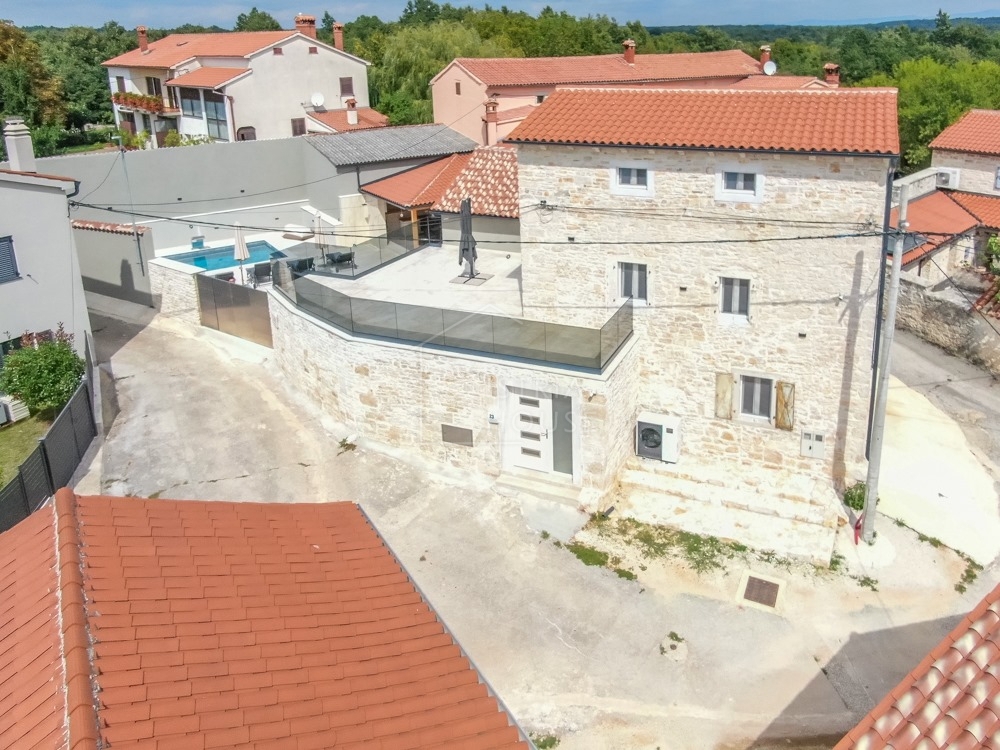 Svetvinčenat, dintorni, casa antica modernamente ristrutturata con piscina