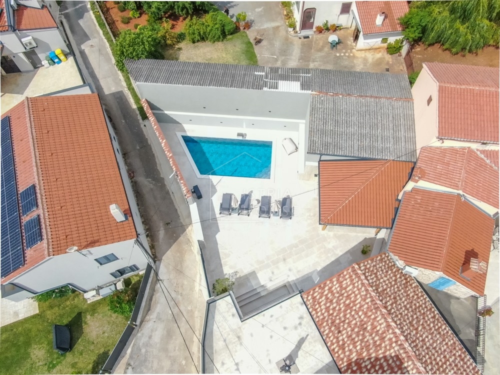 Svetvinčenat, dintorni, casa antica modernamente ristrutturata con piscina