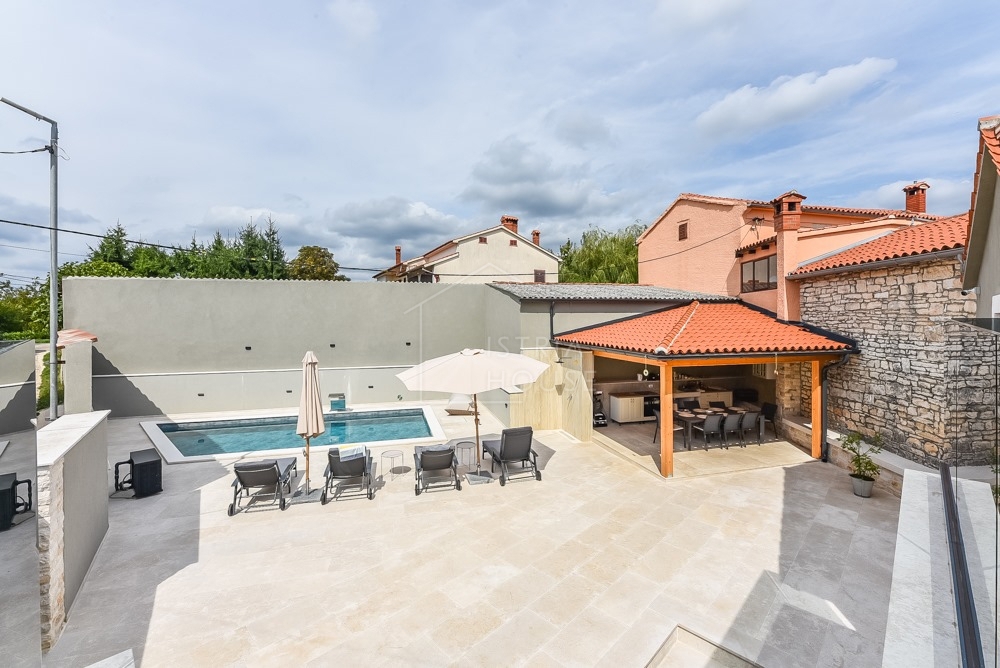 Svetvinčenat, dintorni, casa antica modernamente ristrutturata con piscina