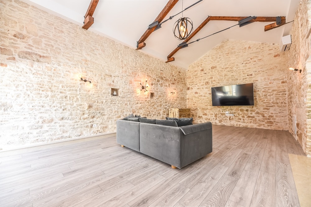 Svetvinčenat, dintorni, casa antica modernamente ristrutturata con piscina