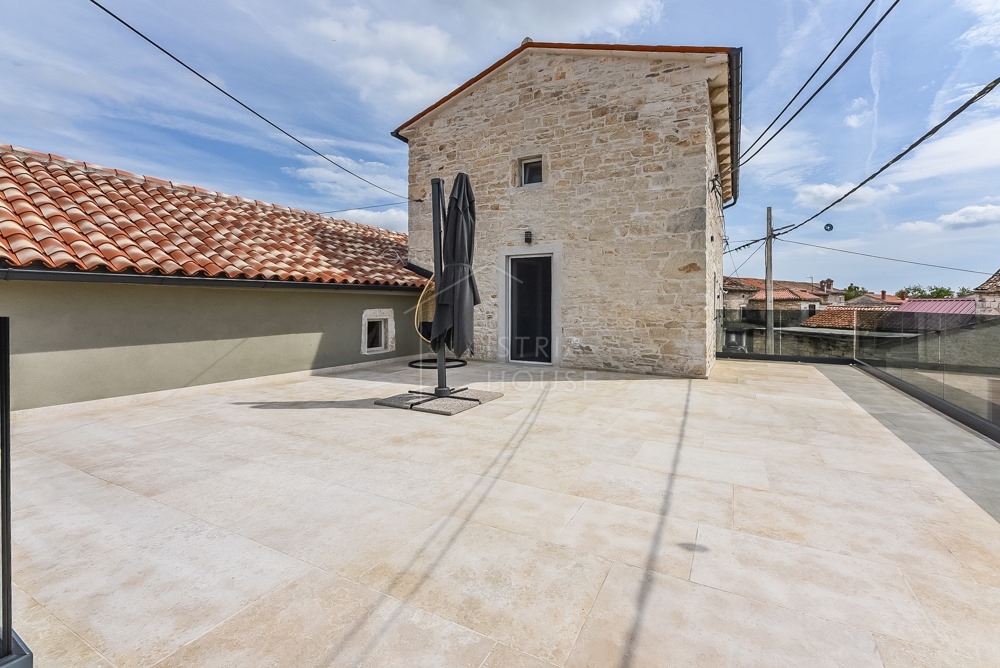 Svetvinčenat, dintorni, casa antica modernamente ristrutturata con piscina