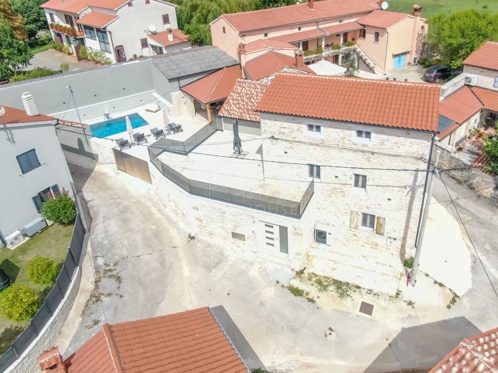 Svetvinčenat, dintorni, casa antica modernamente ristrutturata con piscina