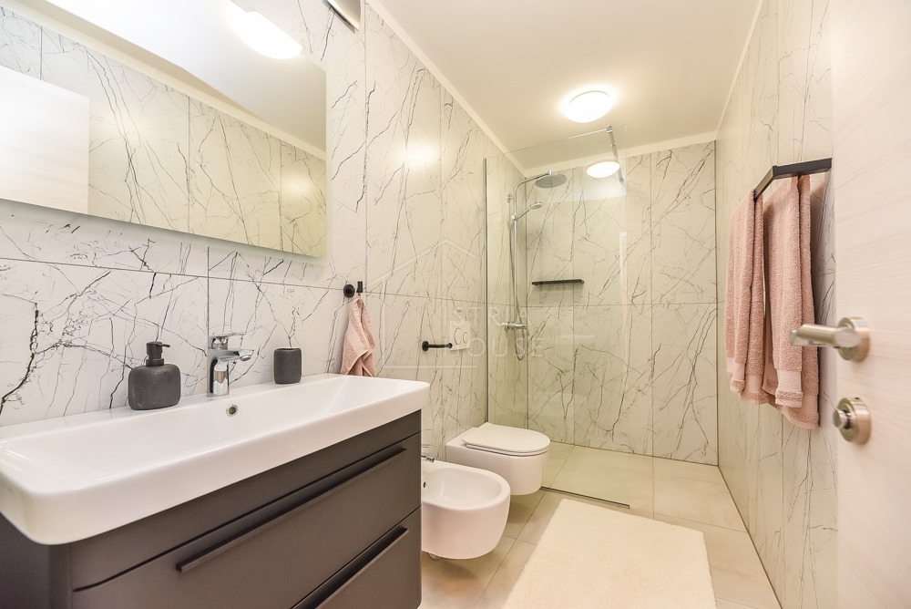 Svetvinčenat, dintorni, casa antica modernamente ristrutturata con piscina