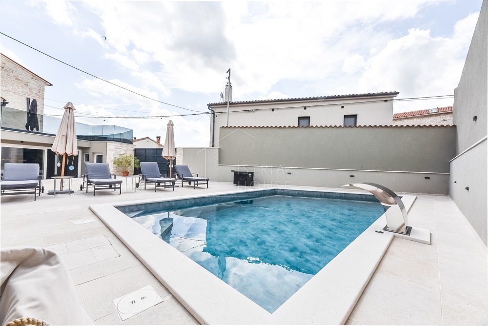 Svetvinčenat, dintorni, casa antica modernamente ristrutturata con piscina