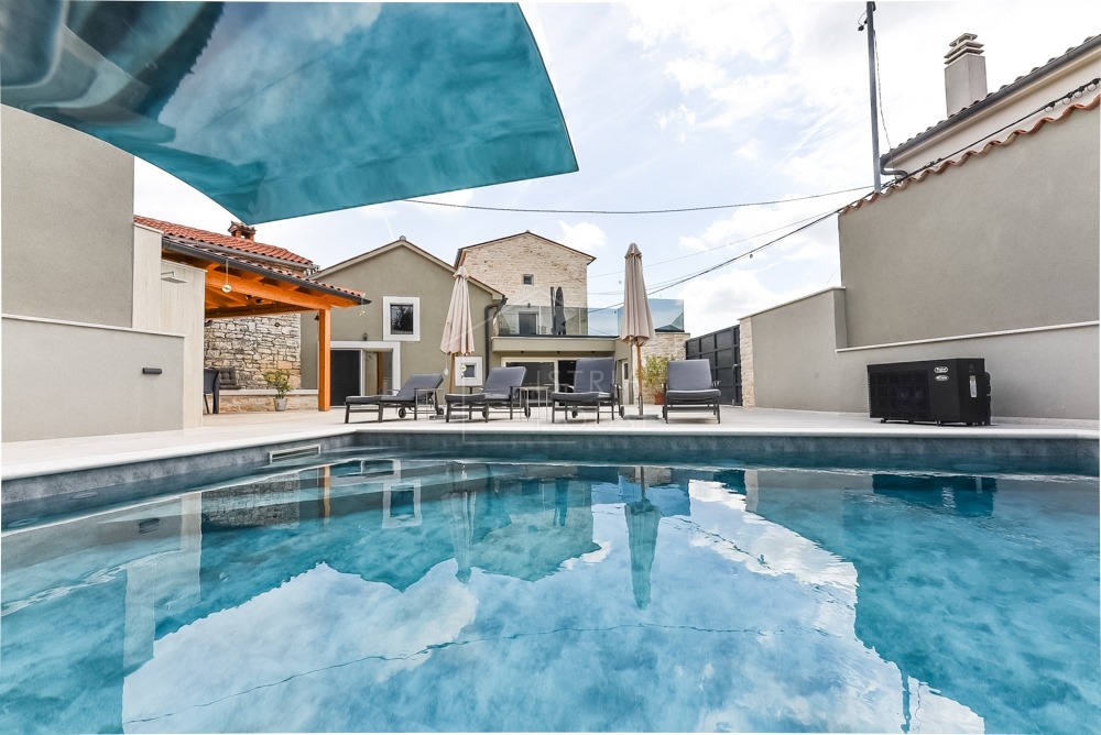 Svetvinčenat, dintorni, casa antica modernamente ristrutturata con piscina