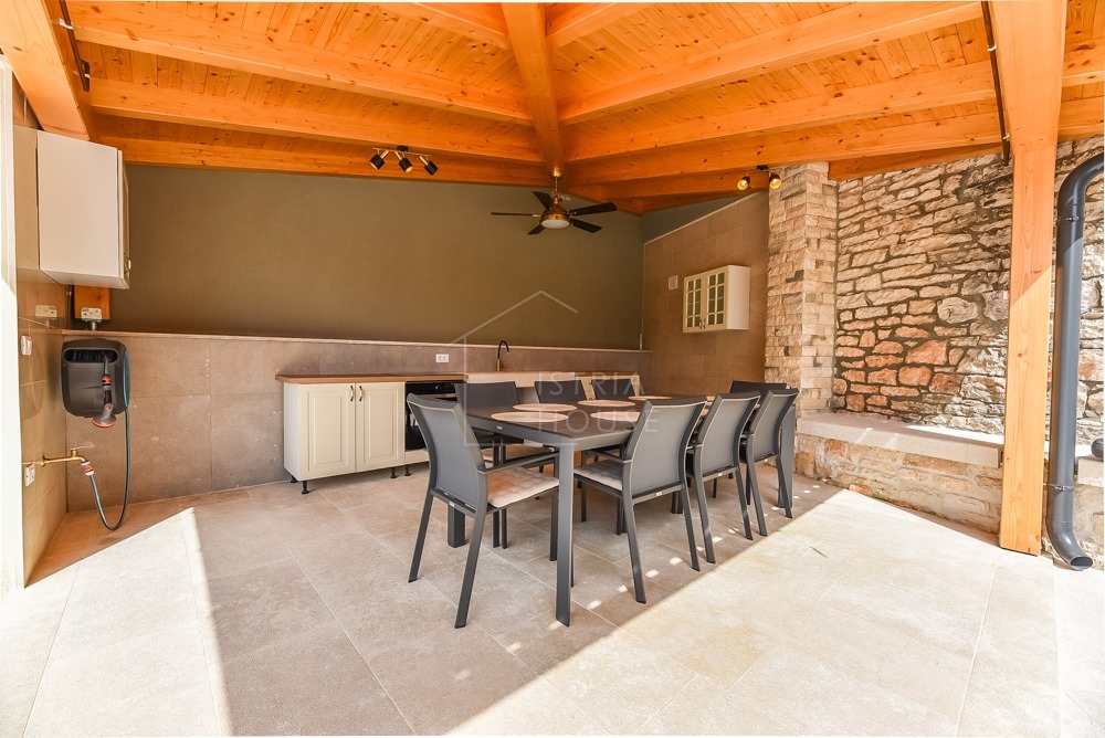 Svetvinčenat, dintorni, casa antica modernamente ristrutturata con piscina