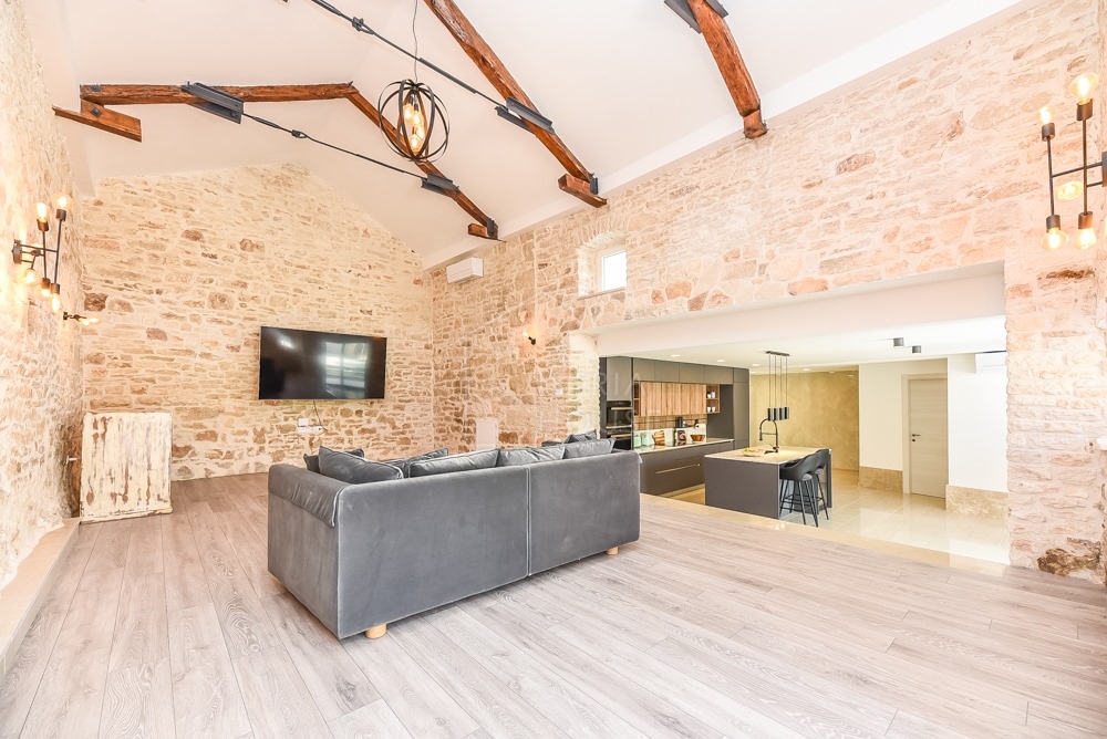 Svetvinčenat, dintorni, casa antica modernamente ristrutturata con piscina