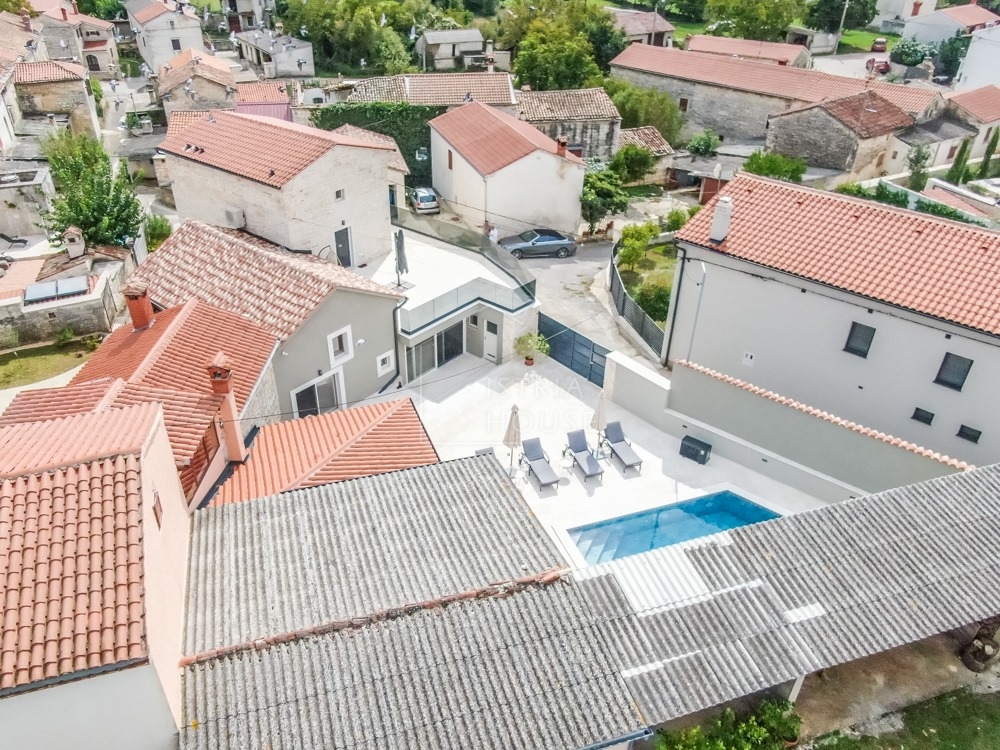 Svetvinčenat, dintorni, casa antica modernamente ristrutturata con piscina