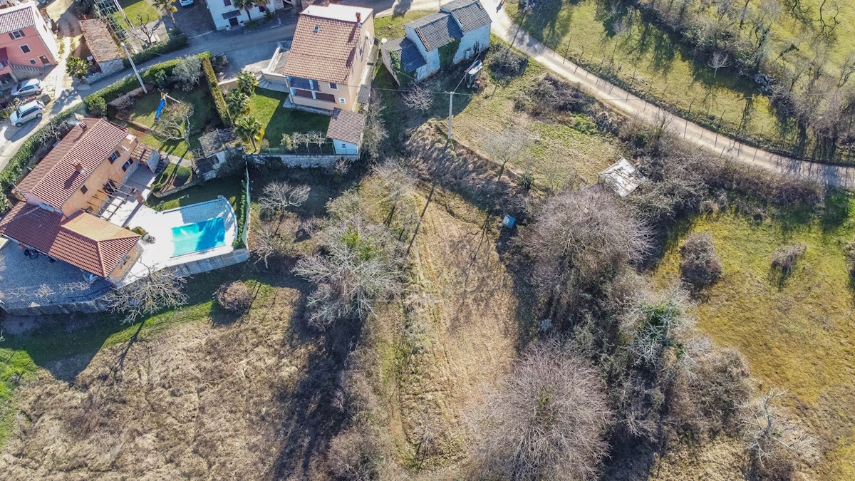 Montona, dintorni, casa in pietra con ampio cortile