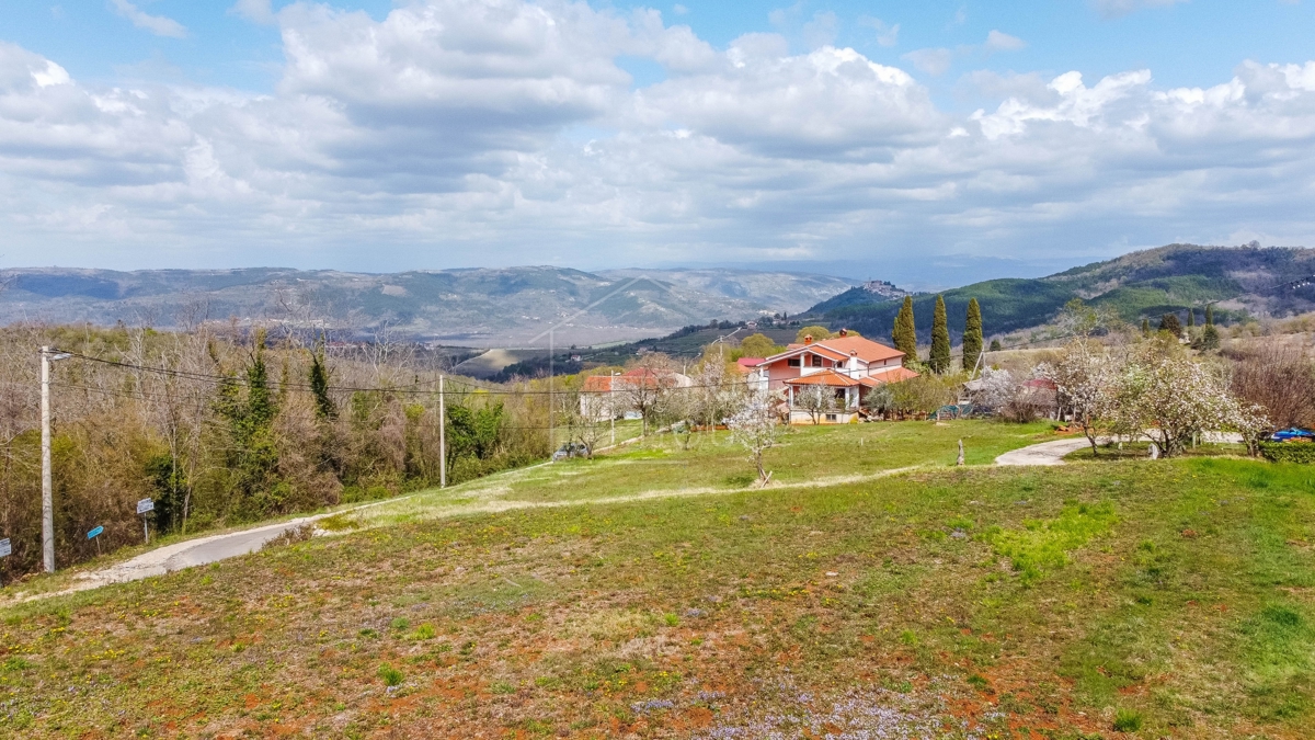 Montona, dintorni, terreno con splendida vista panoramica