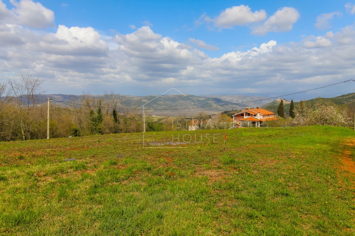 Montona, dintorni, terreno con splendida vista panoramica