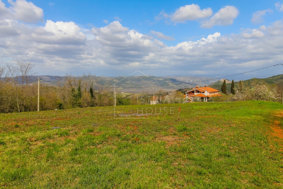 Montona, dintorni, terreno con splendida vista panoramica