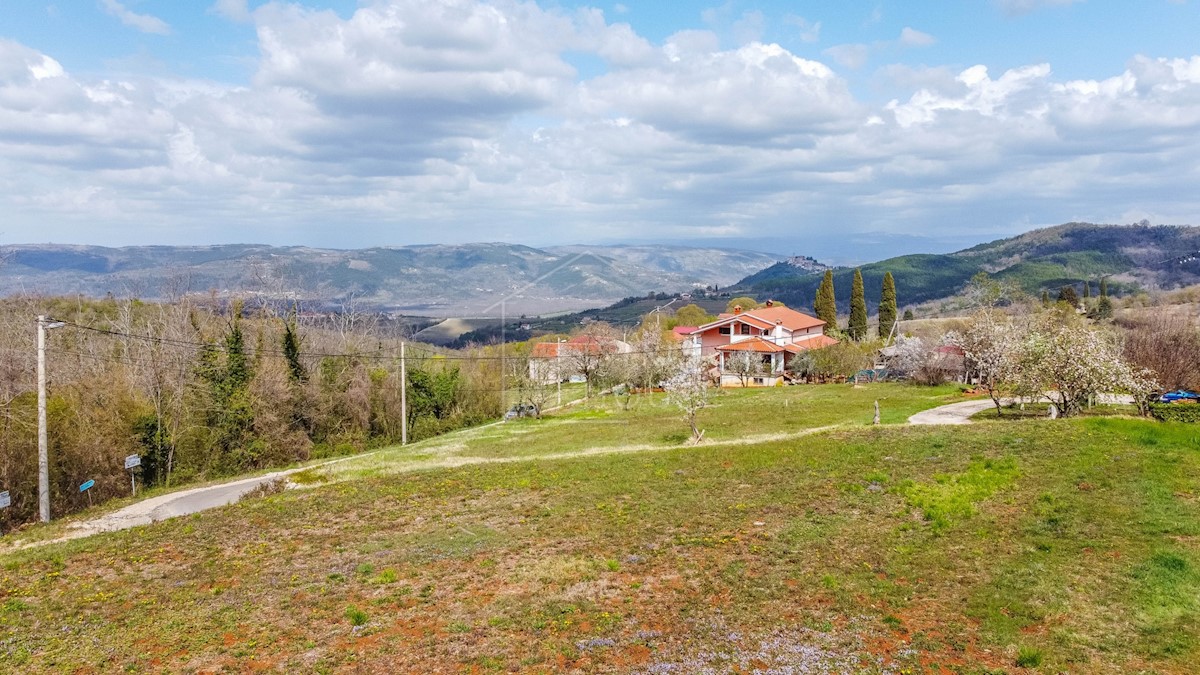 Montona, dintorni, terreno con splendida vista panoramica