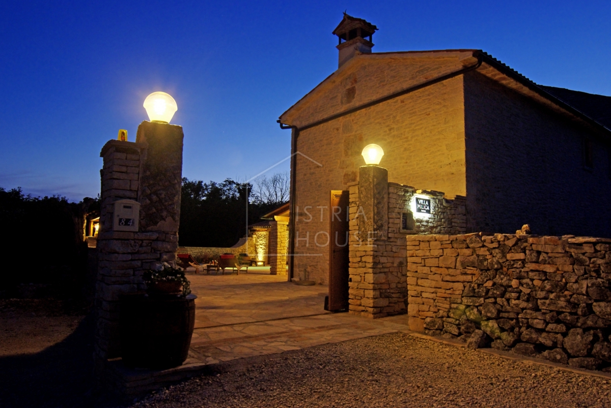 Pola, dintorni, villa istriana con piscina e certificato ecologico