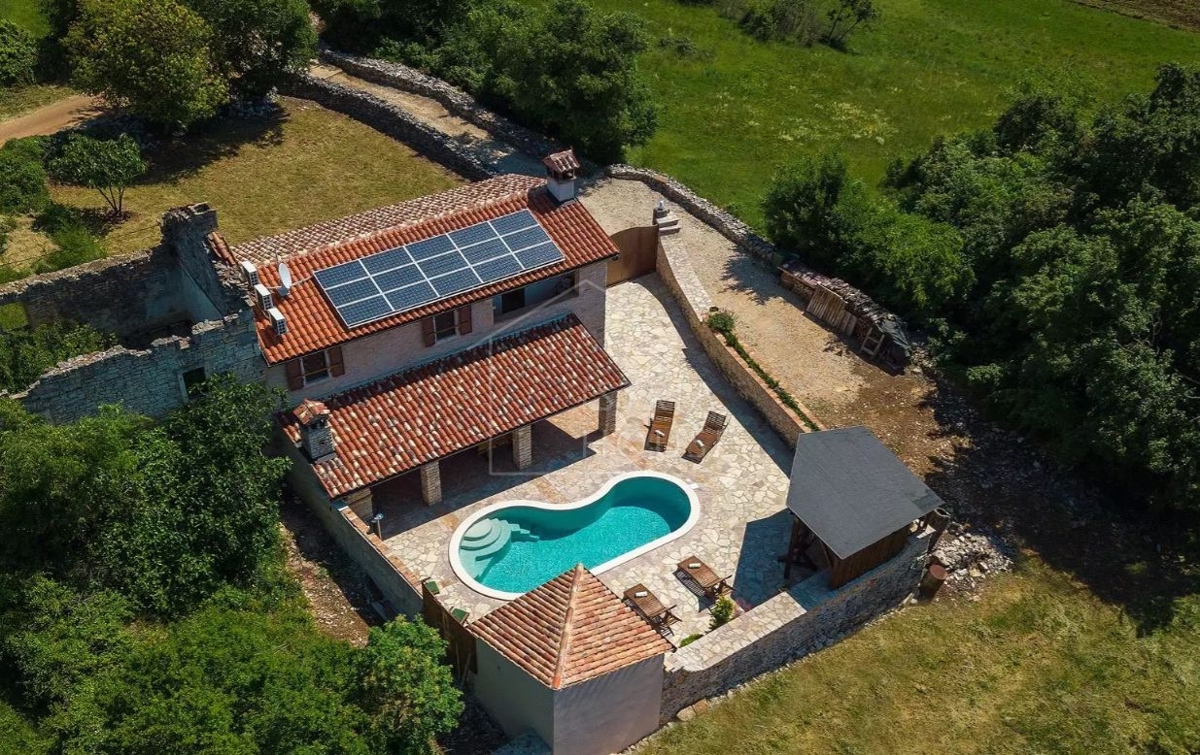 Pola, dintorni, villa istriana con piscina e certificato ecologico