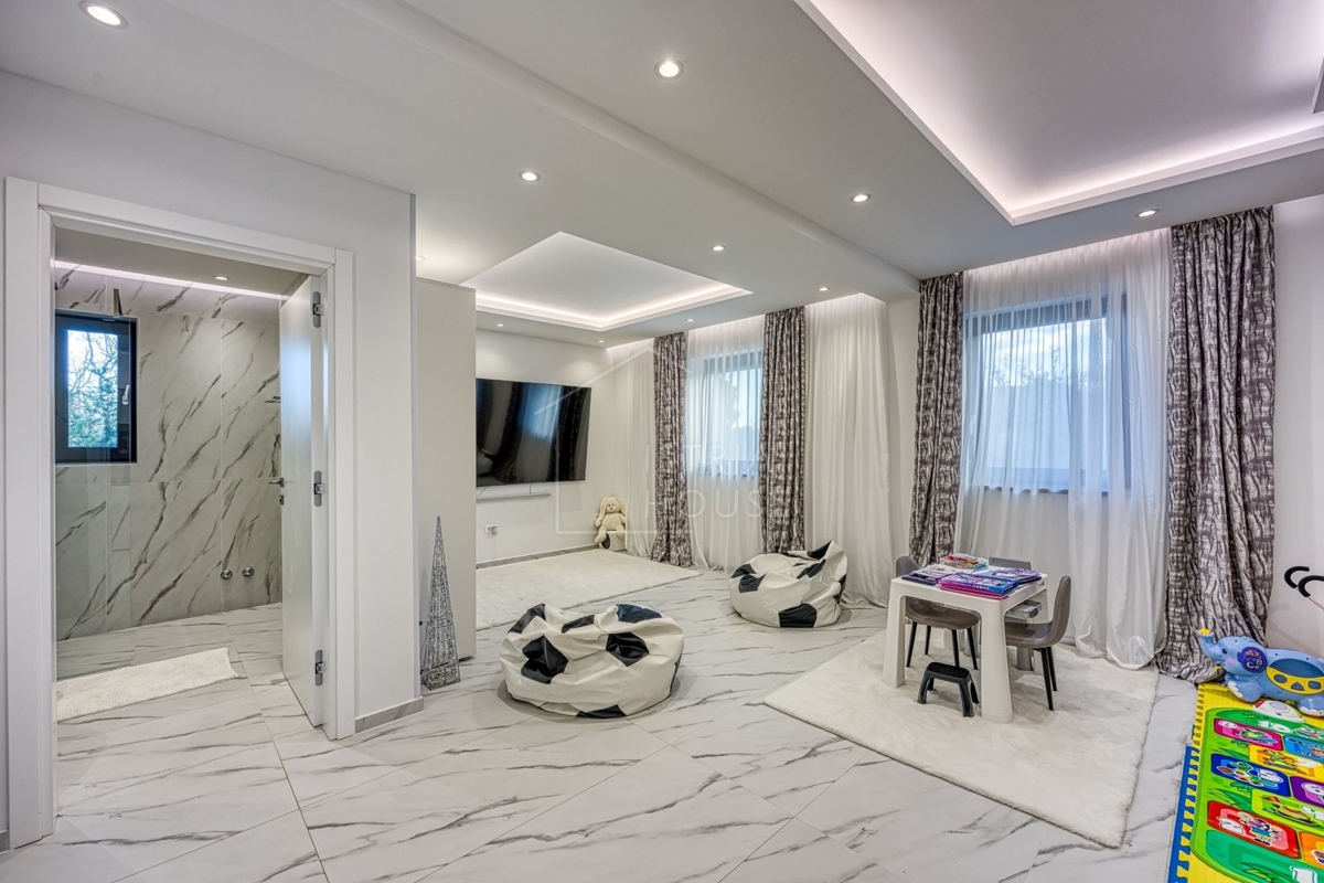 Rovigno, moderna villa di lusso con piscina