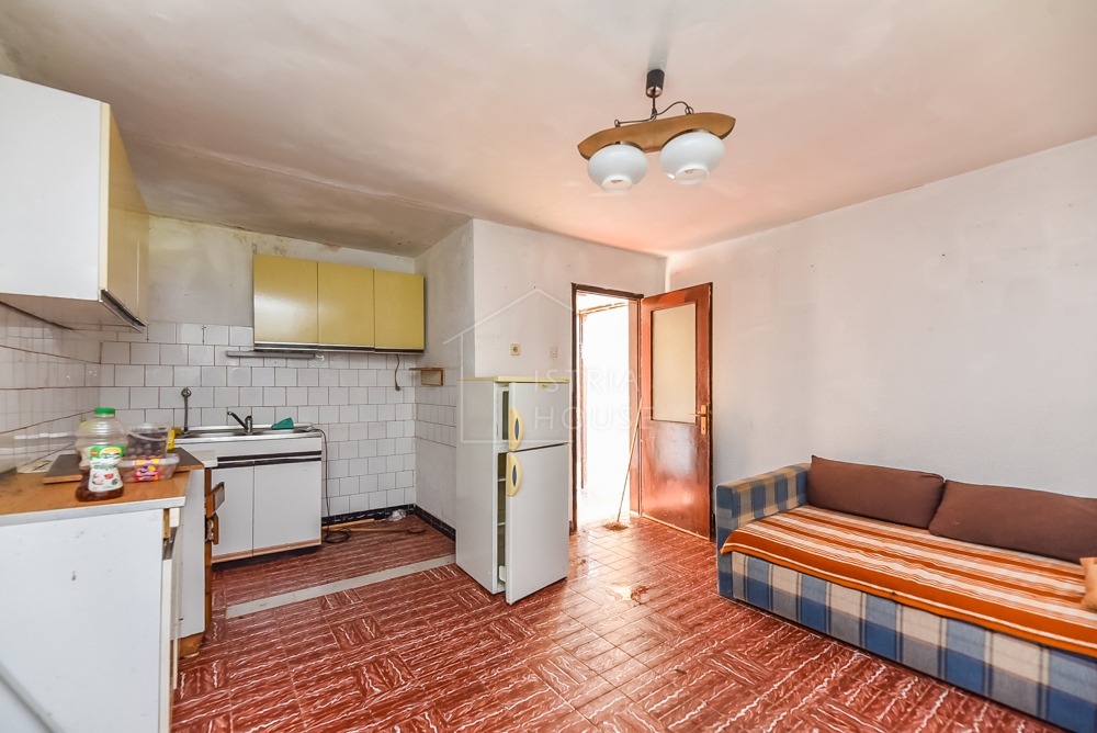 Bale, dintorni, casa da ristrutturare con vista mare
