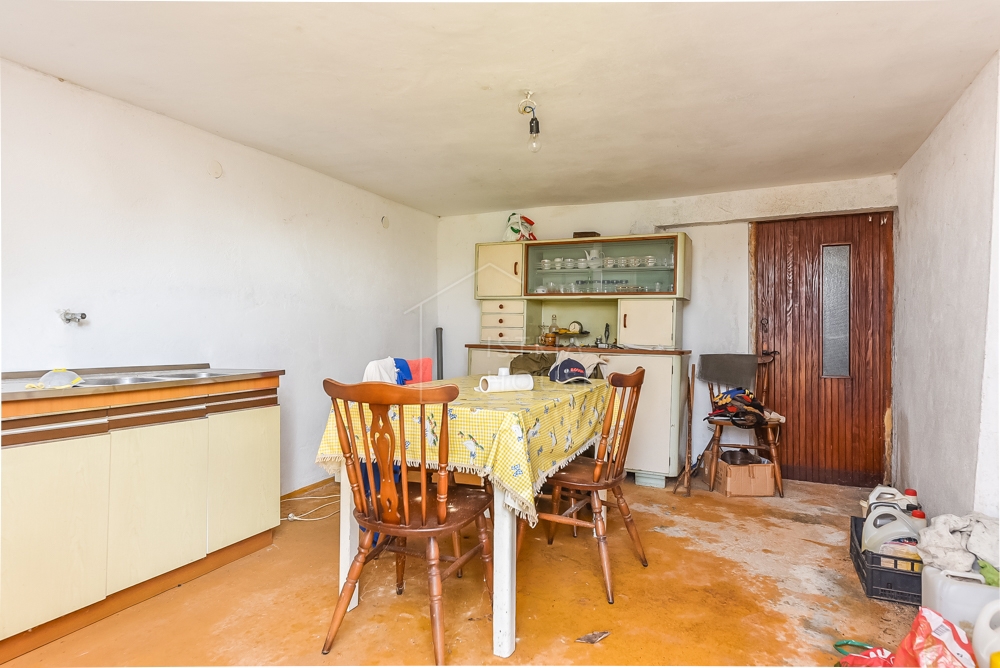 Bale, dintorni, casa da ristrutturare con vista mare