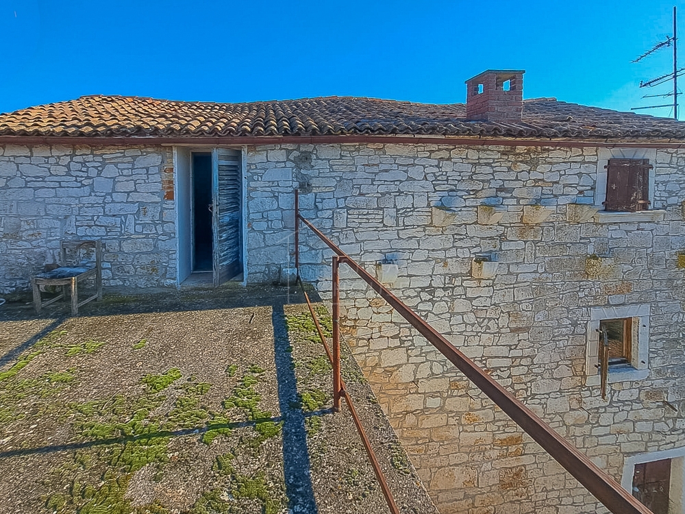 Bale, dintorni, casa da ristrutturare con vista mare