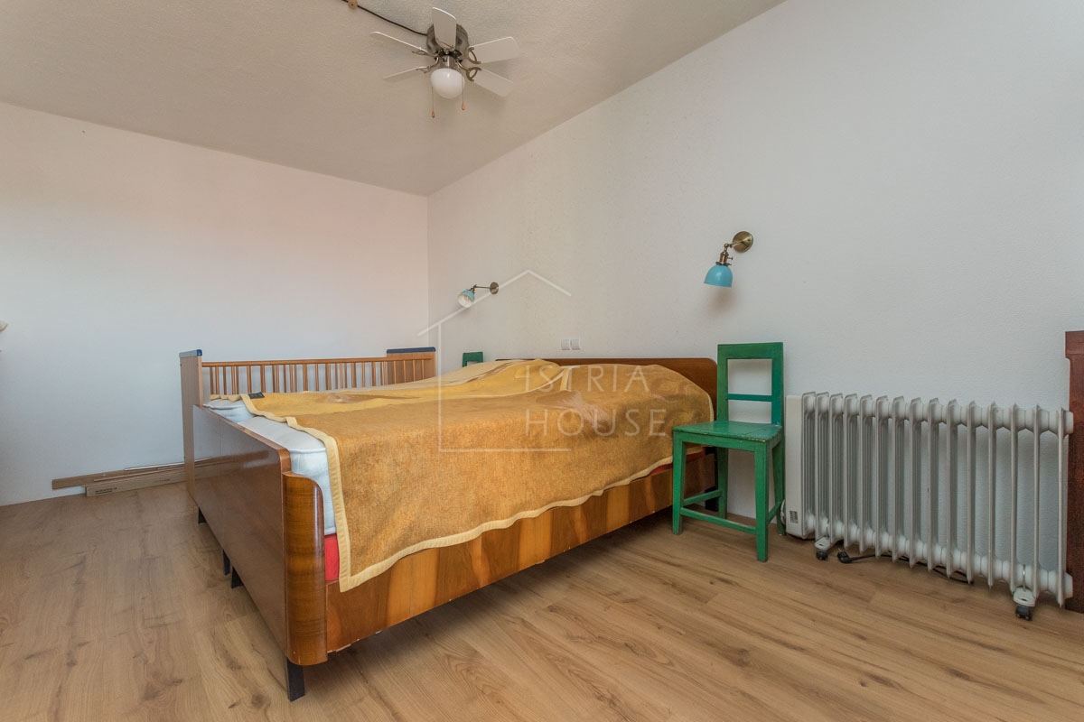 NOVIGRAD, dintorni - casa in pietra con vista mare
