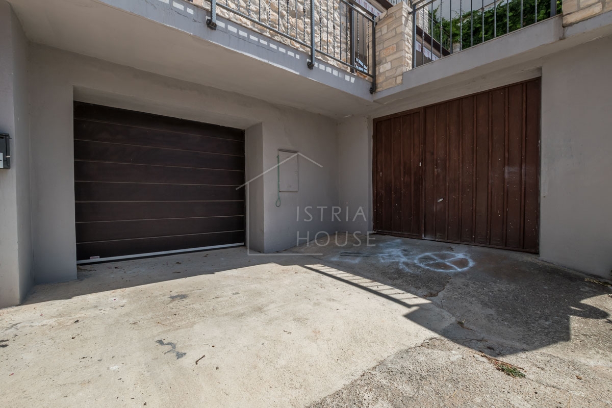 NOVIGRAD, dintorni - casa in pietra con vista mare