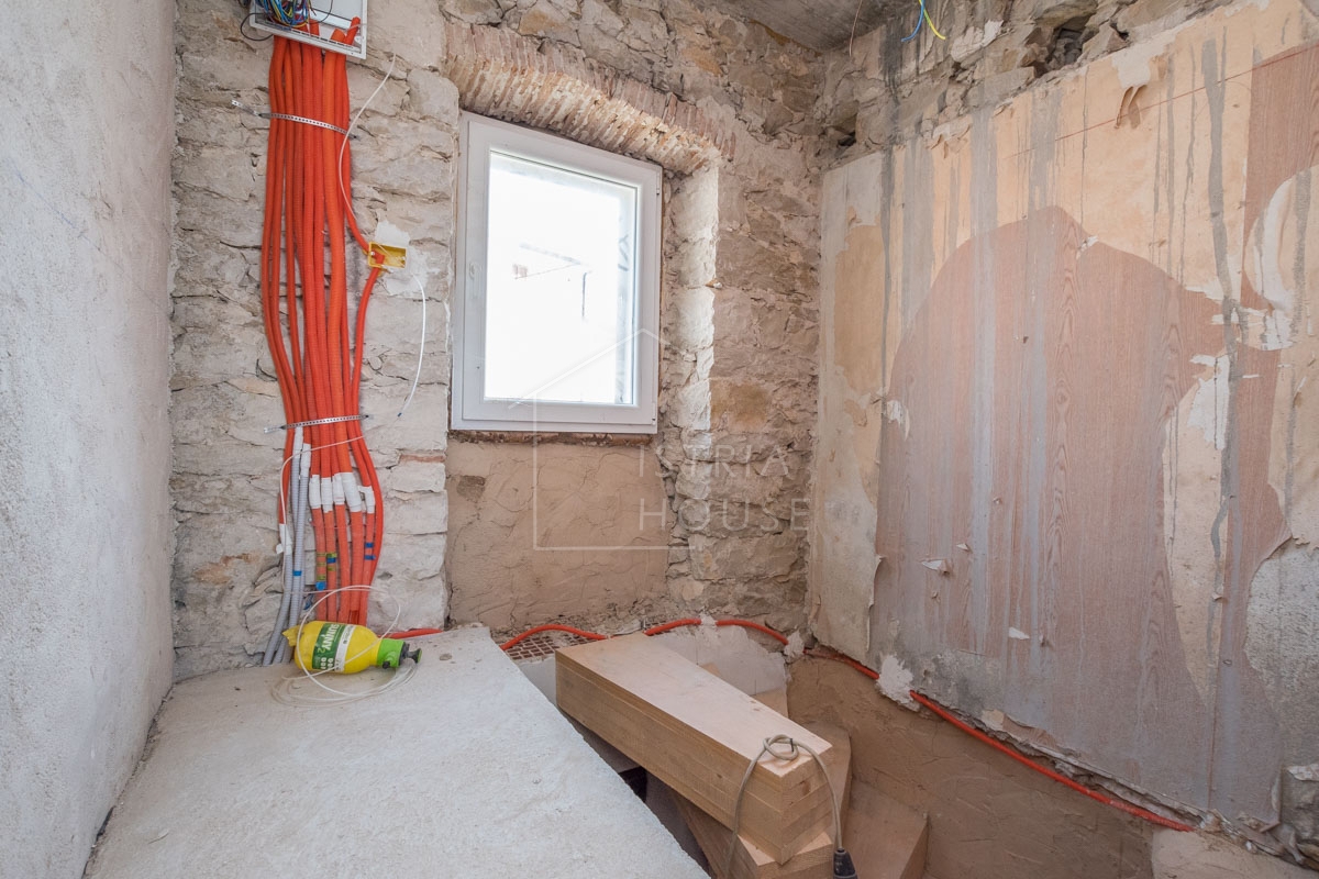 NOVIGRAD, dintorni - casa in pietra con vista mare