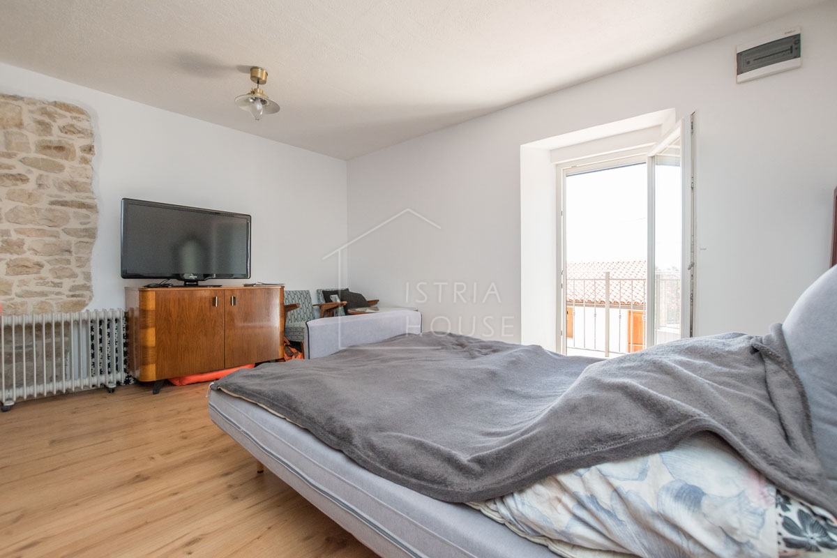 NOVIGRAD, dintorni - casa in pietra con vista mare