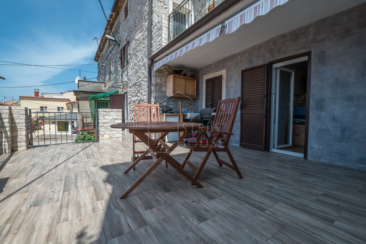 NOVIGRAD, dintorni - casa in pietra con vista mare