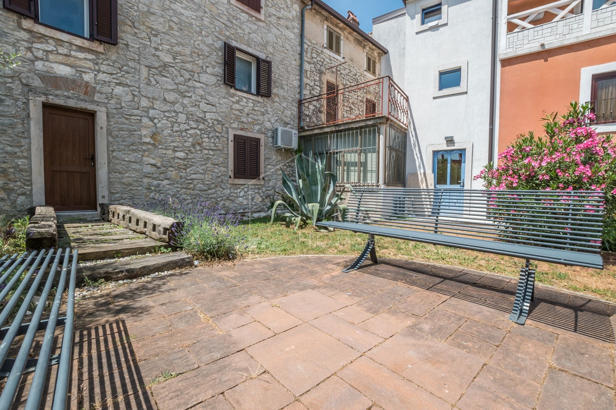 NOVIGRAD, dintorni - casa in pietra con vista mare