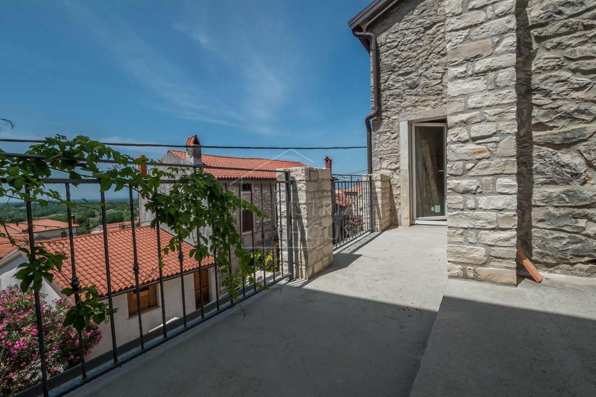 NOVIGRAD, dintorni - casa in pietra con vista mare