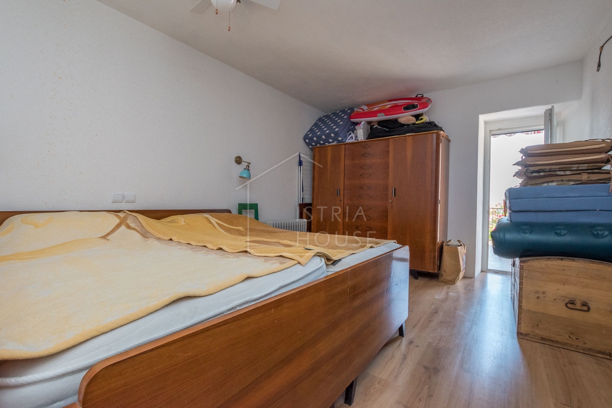 NOVIGRAD, dintorni - casa in pietra con vista mare