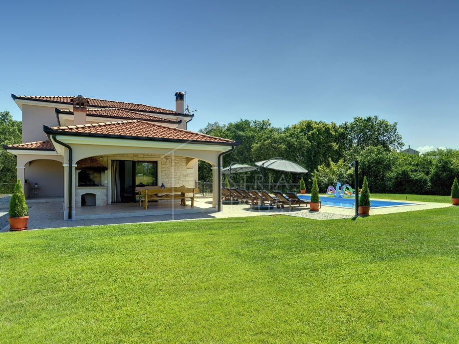 Rovinj, surroundings, villa with a large garden