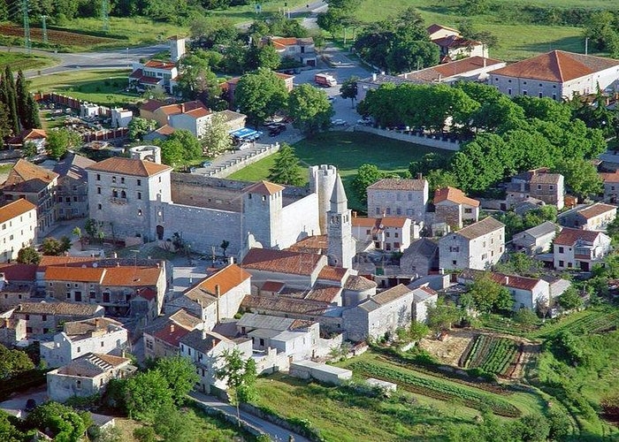 Svetvinčenat, dintorni, terreno edificabile in un ambiente tranquillo