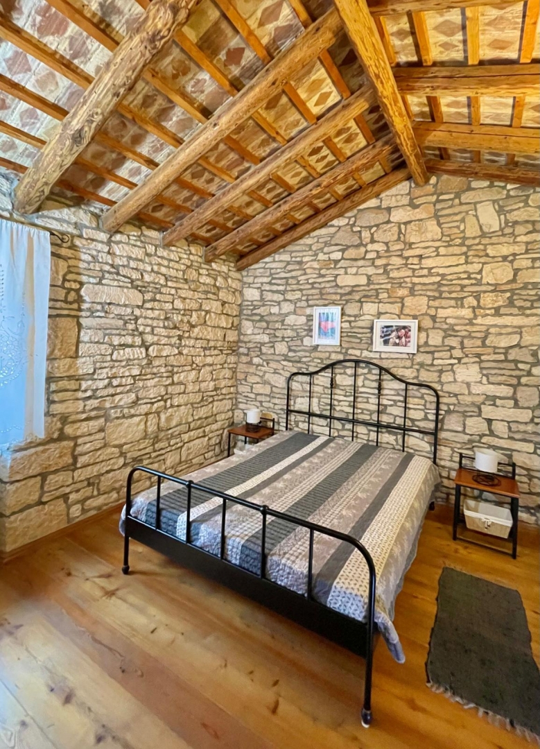 Rovigno, dintorni, casa in pietra ristrutturata con piscina
