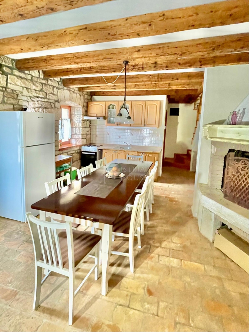 Rovigno, dintorni, casa in pietra ristrutturata con piscina