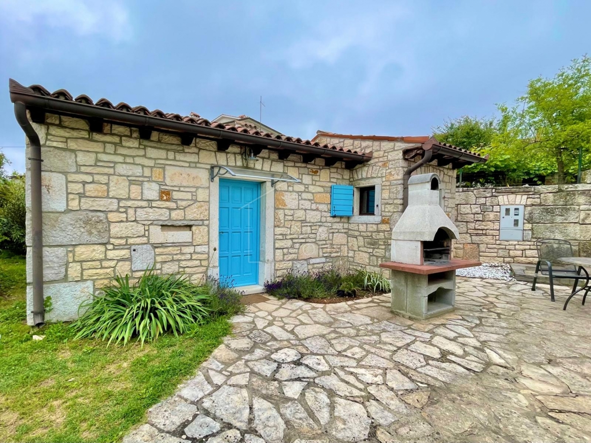 Rovigno, dintorni, casa in pietra ristrutturata con piscina