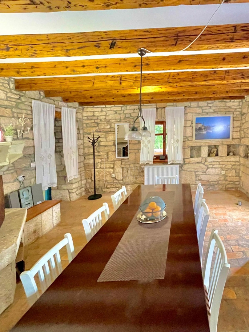 Rovigno, dintorni, casa in pietra ristrutturata con piscina