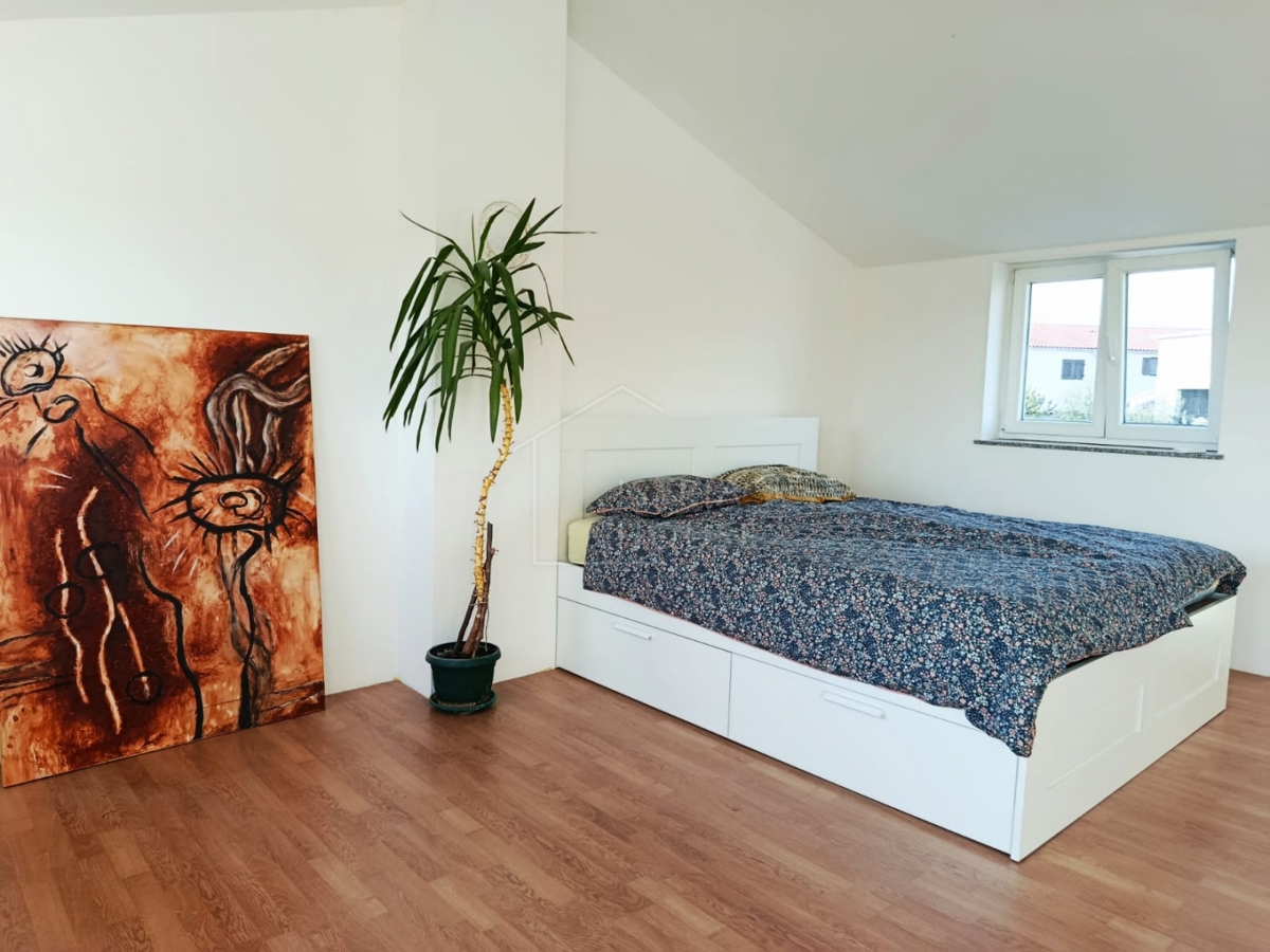 Svetvinčenat, dintorni, casa bifamiliare con cortile